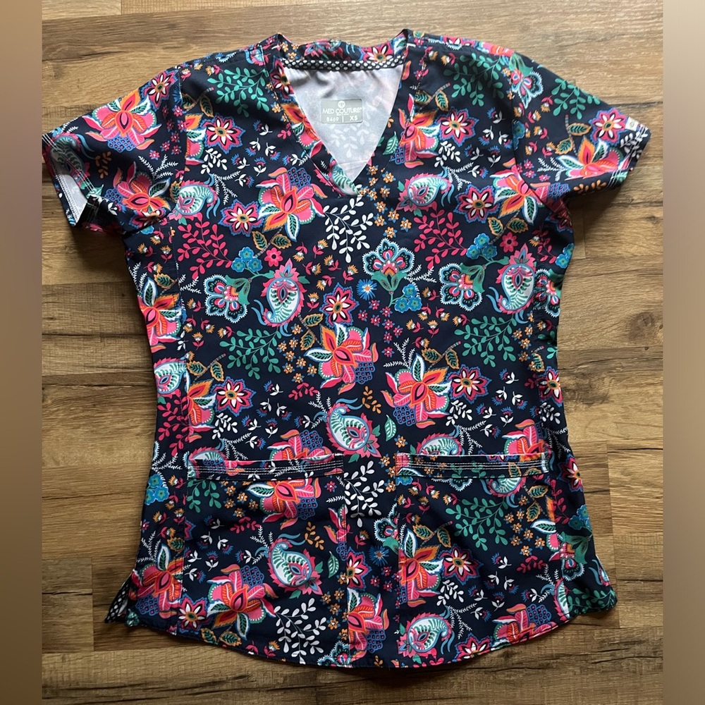 Med Couture women’s scrub top